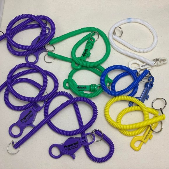 Lot of 8 Vintage Casino Lanyard Keychains - Circus Circus Atlantis & Peppermill - Picture 1 of 4